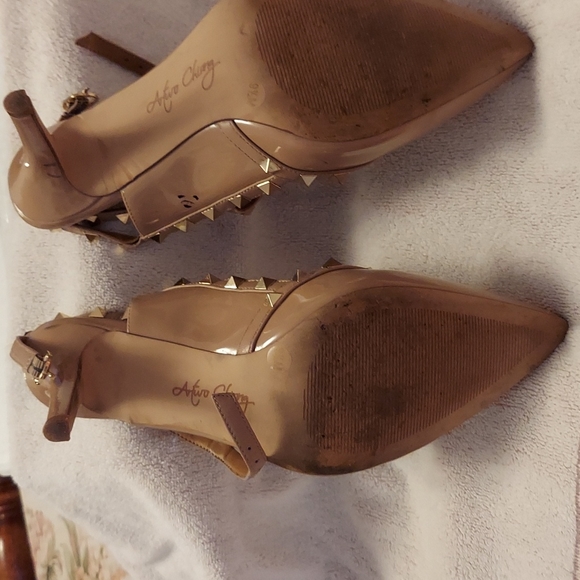 Shoes - Picture 3 of 5